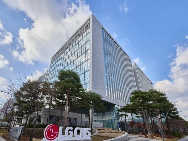 LG CNS - Enterprise Migration at Half the Conventional Cost